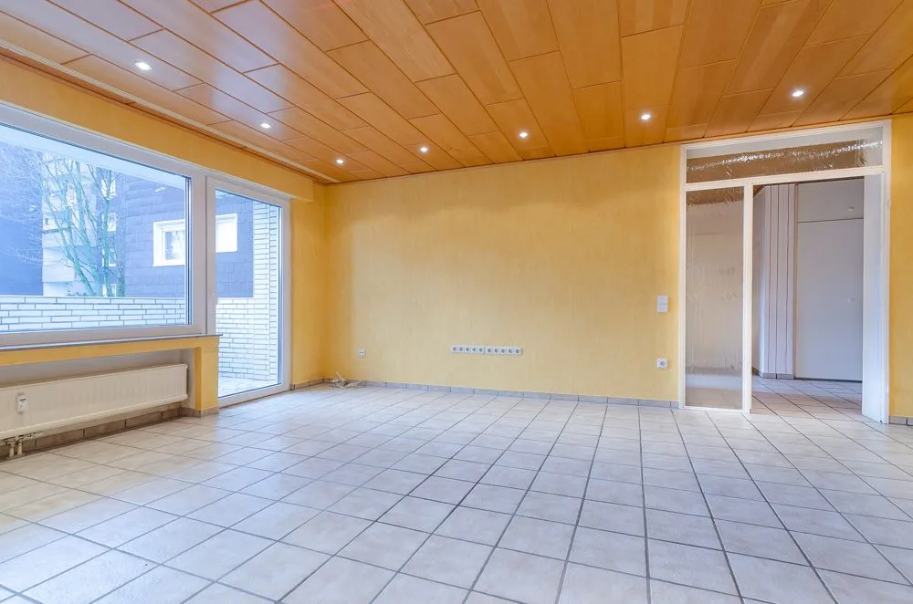 Immobilienangebot - Hamm - Wohnungen - Selbstnutzen oder Vermieten? Erdgeschoss-Wohnung mit Loggia, Tageslichtbad und Einzelgarage