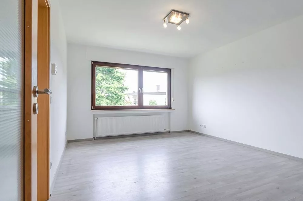 Immobilienangebot - Hamm - Wohnungen - Frisch renovierte Dachgeschosswohnung ohne Schrägen. Einziehen und wohlfühlen lautet die Devise!