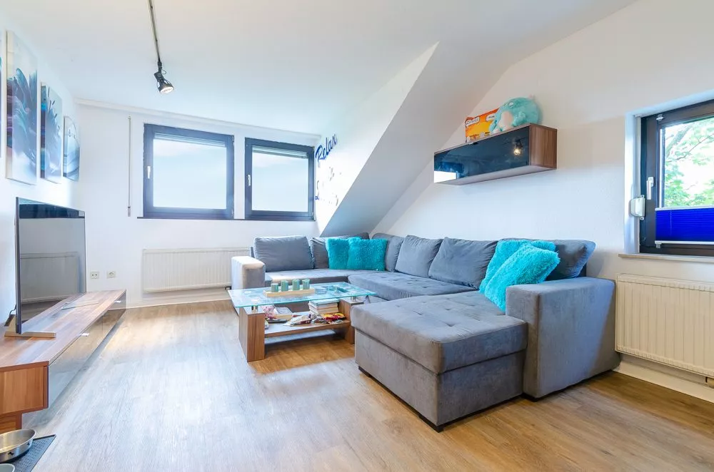 Immobilienangebot - Hamm - Wohnungen - Großzügige Dachgeschoss-Wohnung + frisch renoviert + großes Tageslichtbad + Einbauküche