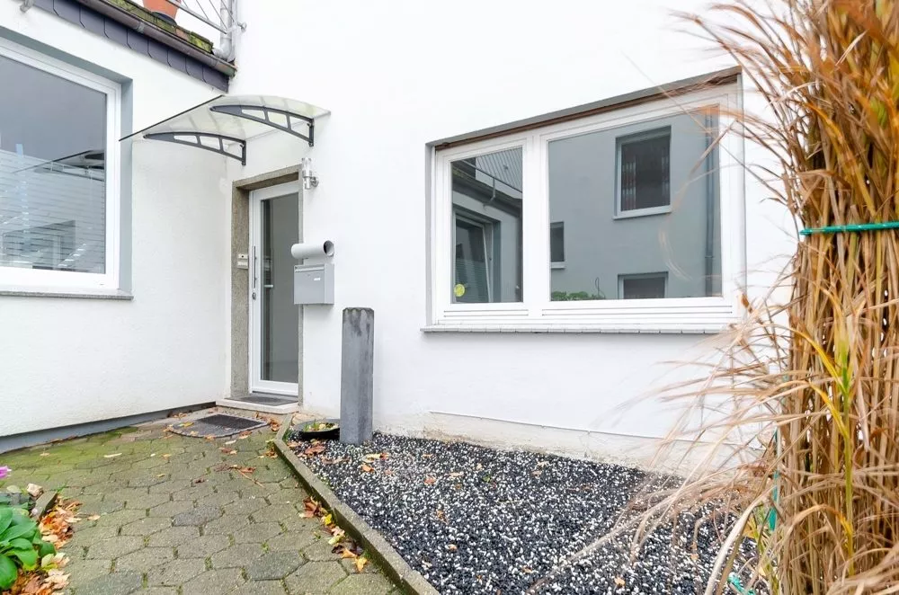 Immobilienangebot - Hamm - Häuser - Kleines Einfamilienhaus in zweiter Reihe mit Dachterrasse, kleinem Garten und Garage in Rhynern
