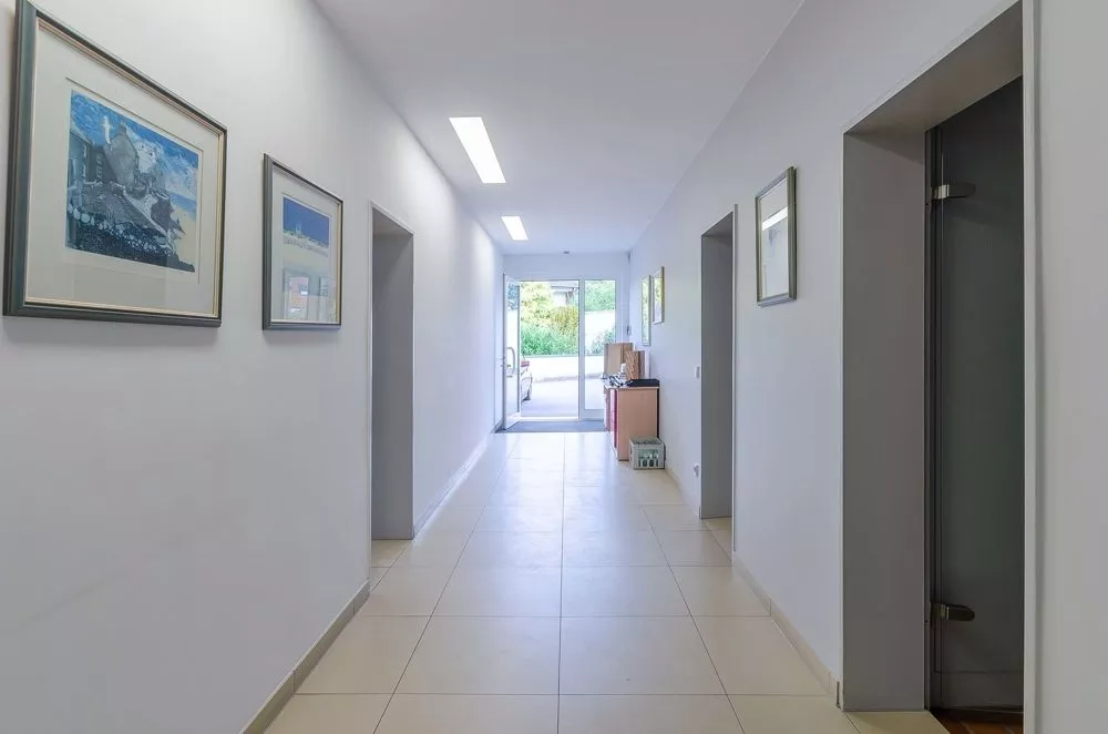Immobilienangebot - Hamm - Alle - 7,4 % Rendite - Modernes Büro- und Lagergebäude zur Selbstnutzung oder auf Wunsch mit Mietvertrag