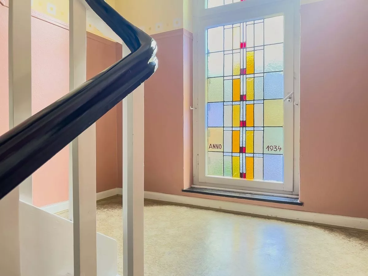 Immobilienangebot - Hamm - Wohnungen - Ideal für Paare: Altbauwohnung mit Schiebetür, neuem Fußbodenbelag und Loggia in City naher Lage
