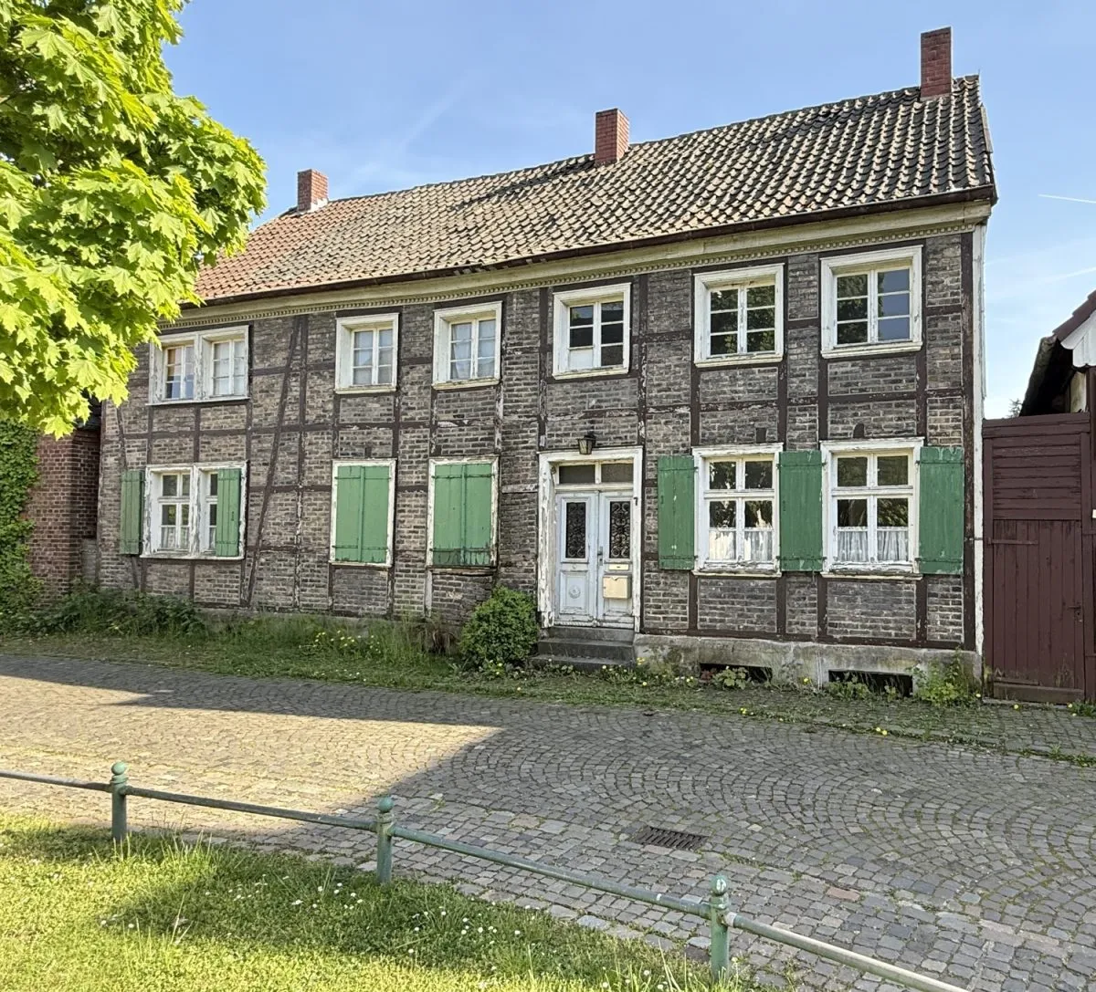 Hausansicht Immobilienangebot - Hamm - Häuser - Provisionsfrei für Käufer: 4-Familienhaus als Sanierungsobjekt in Hamm Pelkum