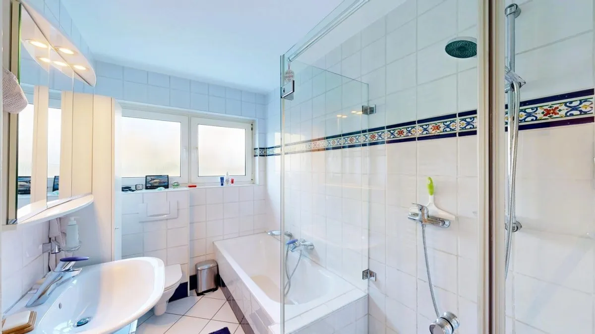 Immobilienangebot - Hamm - Häuser - Provisionsfrei für Käufer: Zweifamilienhaus mit Balkon, Garten und Garage in ruhiger Sackgassenlage