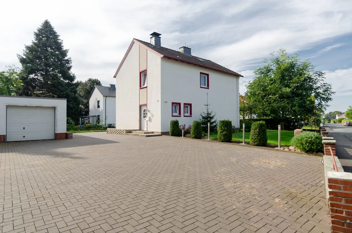 Immobilienangebot - Hamm - Häuser - Modernisiertes freistehendes Einfamilienhaus mit Garage und 3-PKW-Stellplätzen in Rhynern