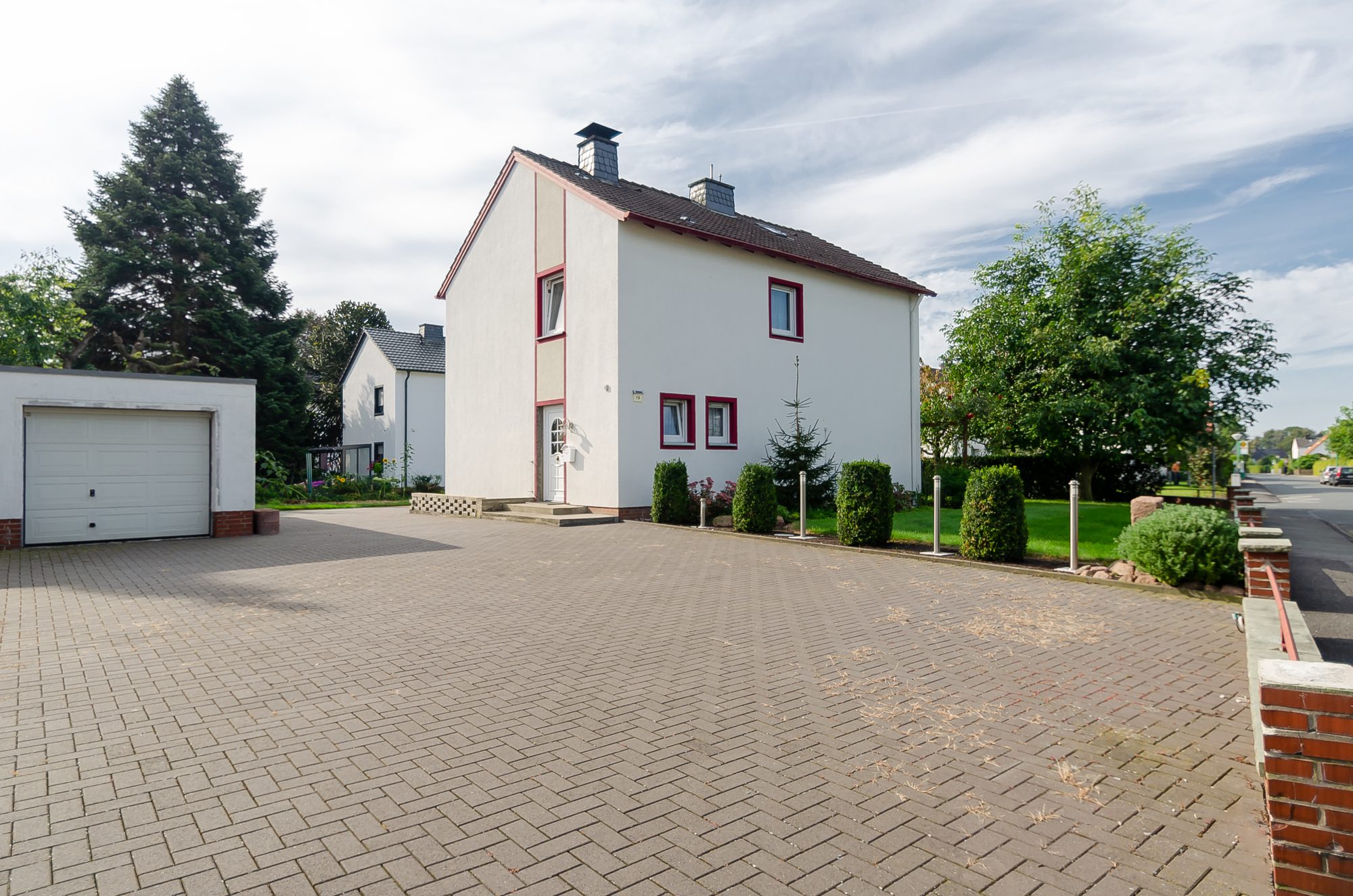 Immobilienangebot - Hamm - Häuser - Modernisiertes freistehendes Einfamilienhaus mit Garage und 3-PKW-Stellplätzen in Rhynern