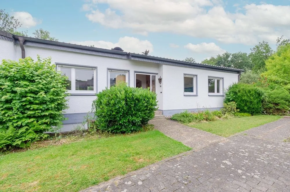 Immobilienangebot - Hamm / Dasbeck - Häuser - Erschaffen Sie´s doch einfach selbst! 
Bungalow mit 3 Garagenstellplätzen & Potenzial in Dasbeck
