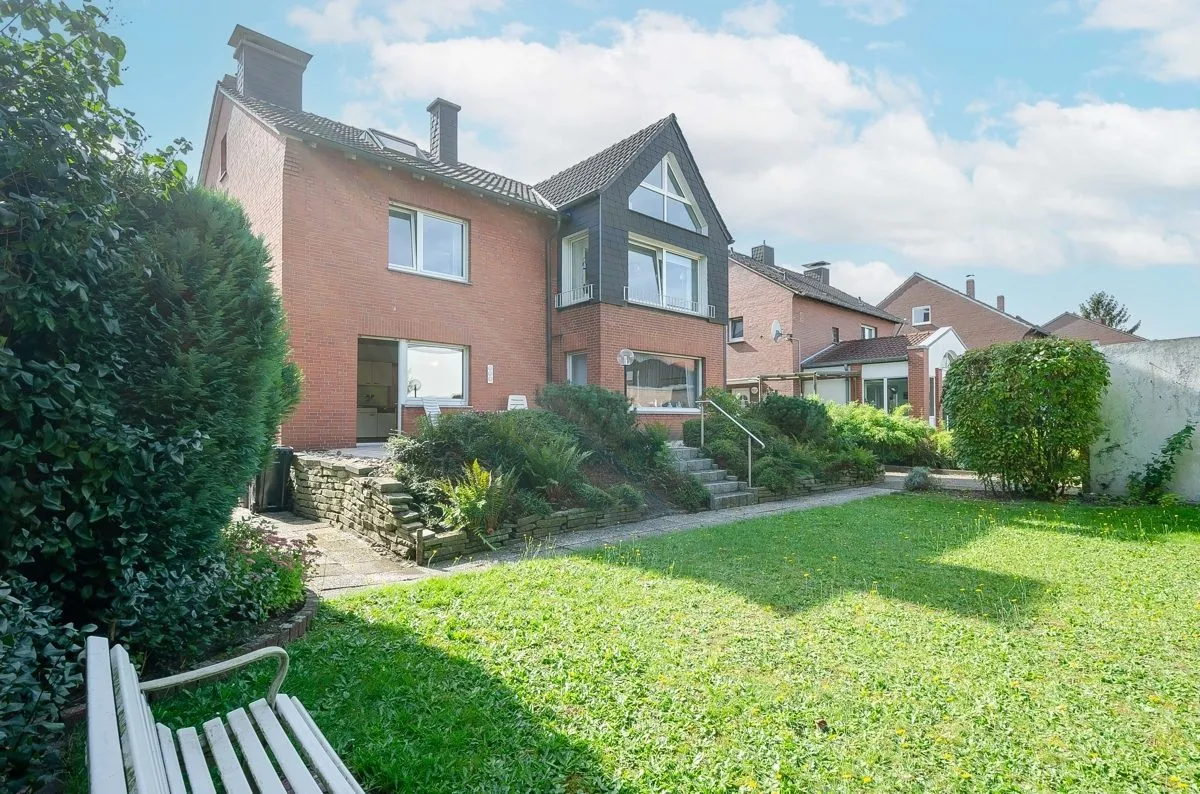 Immobilienangebot - Hamm - Häuser - Provisionsfrei für Käufer: 2-Familienhaus mit zusätzlich ausgebautem Dachgeschoss und zwei Garagen